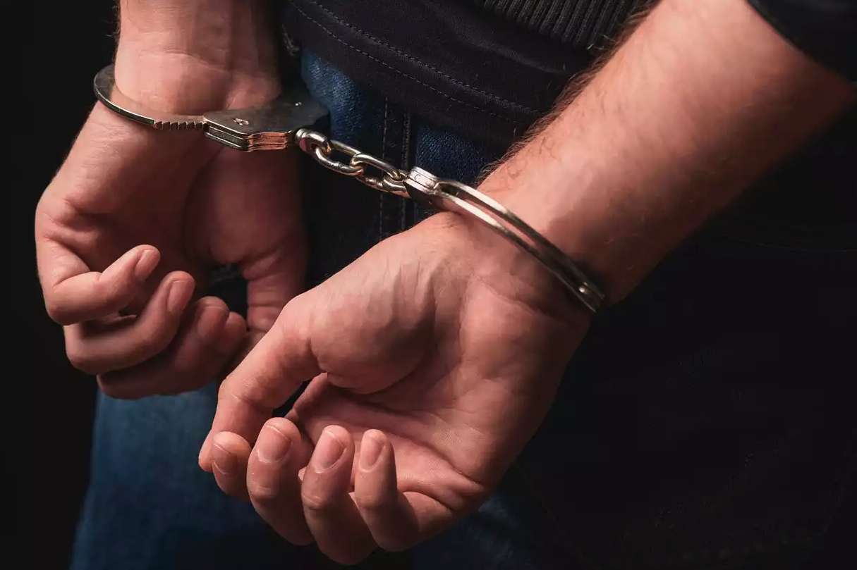 Santa Isabel: Se entregó un joven acusado de un robo domiciliario y quedó detenido