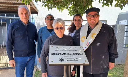 Villa Cañás: La Municipalidad restituyó la placa en el Barrio Padre Juan Riganelli