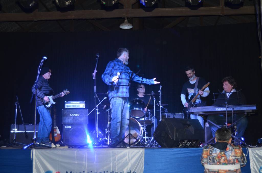 Villa Cañás: Una noche llena de emociones en el homenaje a la cultura rock de la ciudad Villa Cañás: Una noche llena de emociones en el homenaje a la cultura rock de la ciudad