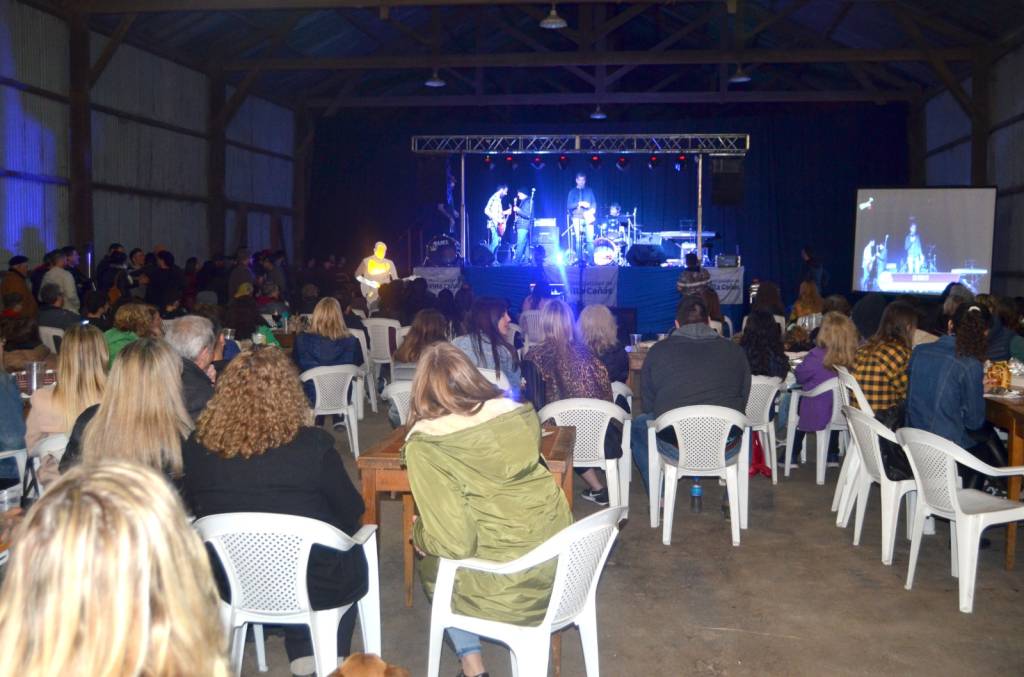 Villa Cañás: Una noche llena de emociones en el homenaje a la cultura rock de la ciudad Villa Cañás: Una noche llena de emociones en el homenaje a la cultura rock de la ciudad