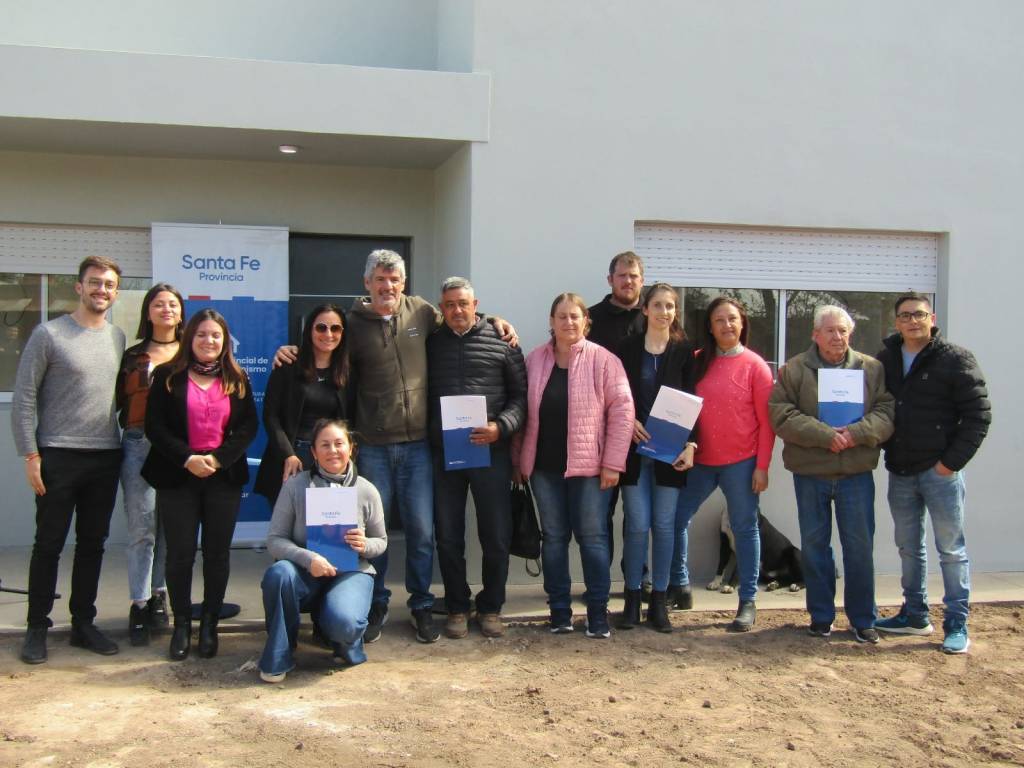 María Teresa: Acto de entrega de vivienda y escrituras a familias mariateresenses María Teresa: Acto de entrega de vivienda y escrituras a familias mariateresenses