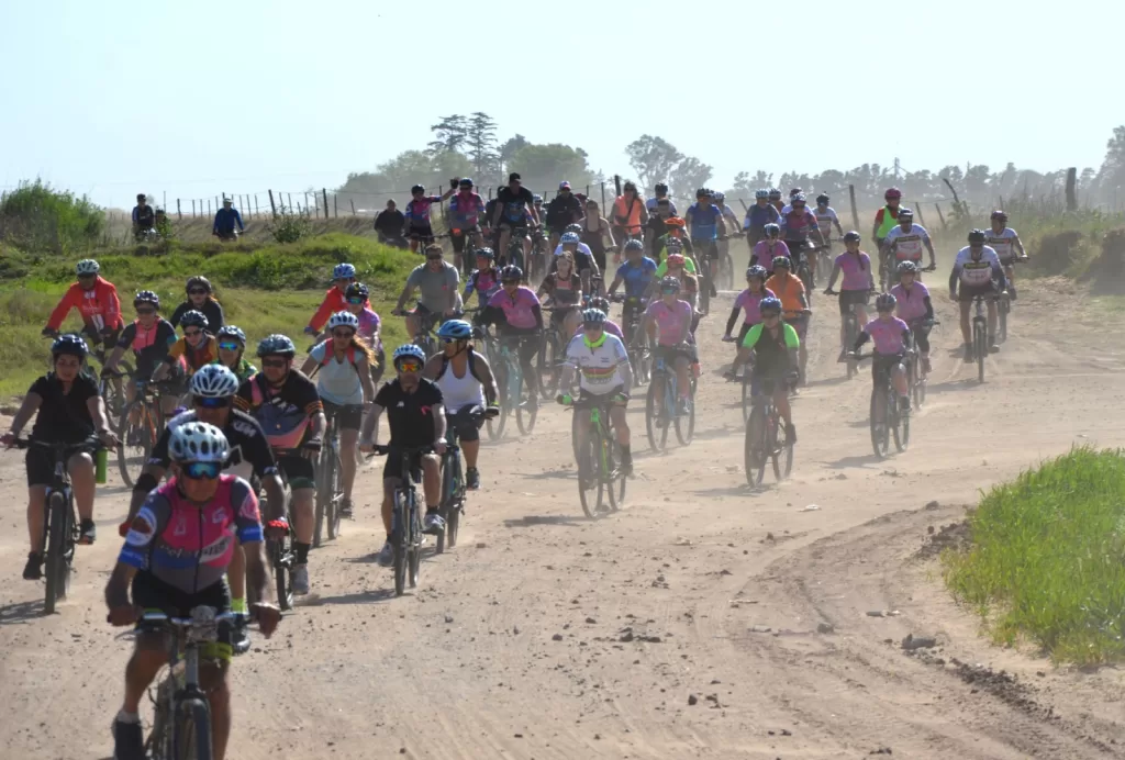 Villa Cañás: Exitoso cicloturismo con 80 participantes Villa Cañás: Exitoso cicloturismo con 80 participantes