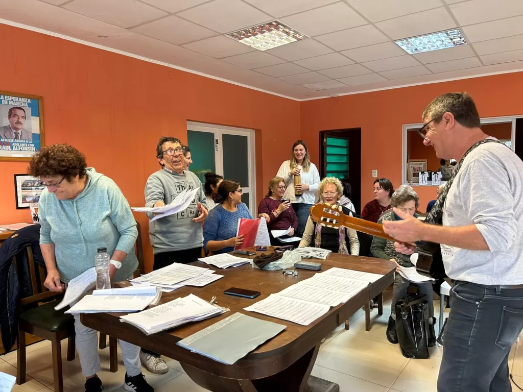 Georgina Orciani acompañó al coro Voces de mi Pueblo Georgina Orciani acompañó al coro Voces de mi Pueblo