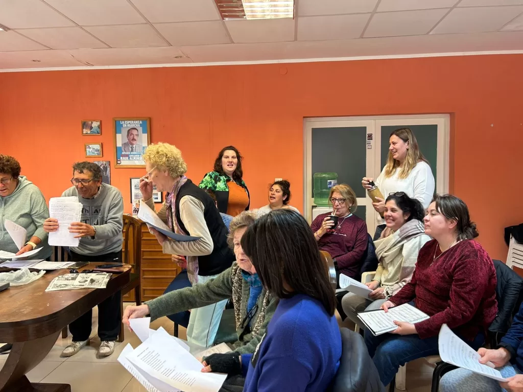 Georgina Orciani acompañó al coro Voces de mi Pueblo Georgina Orciani acompañó al coro Voces de mi Pueblo