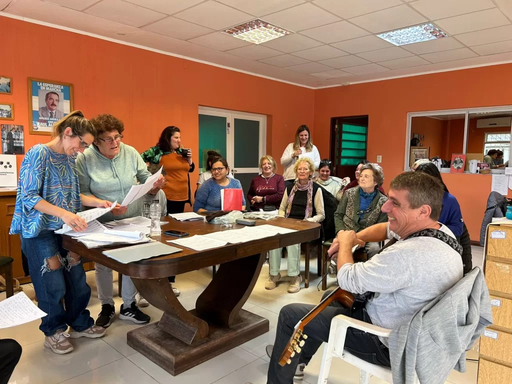 Georgina Orciani acompañó al coro Voces de mi Pueblo Georgina Orciani acompañó al coro Voces de mi Pueblo