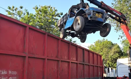 Villa Cañás: El municipio realizó una compactación de vehículos