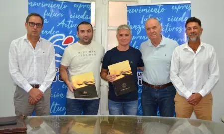 Villa Cañás: Firma y entrega de escrituras a vecinos cañaseños
