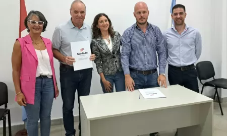 Villa Cañás: Gizzi firmó un convenio para colocar luminarias LED en los barrios de la ciudad