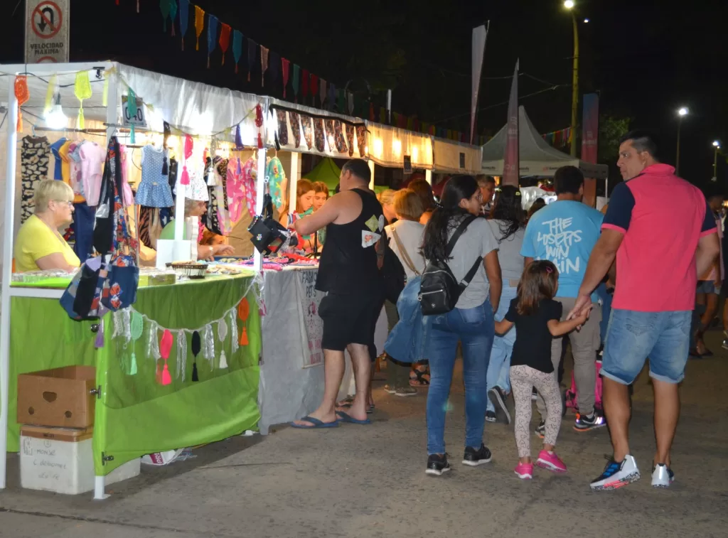 Villa Cañás: Una multitud disfrutó la 22ª Feria Nacional de Artesanos Villa Cañás: Una multitud disfrutó la 22ª Feria Nacional de Artesanos