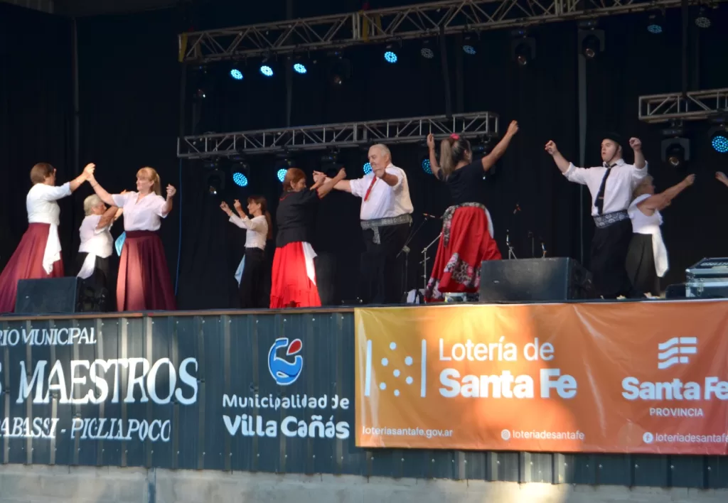 Villa Cañás: Una multitud disfrutó la 22ª Feria Nacional de Artesanos Villa Cañás: Una multitud disfrutó la 22ª Feria Nacional de Artesanos