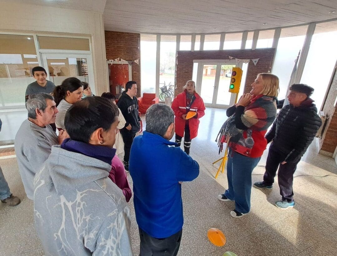 Villa Cañás: Educación vial en el Taller Protegido y en las salas barriales Villa Cañás: Educación vial en el Taller Protegido y en las salas barriales