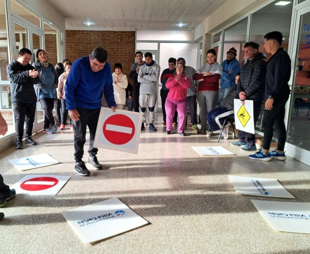 Villa Cañás: Educación vial en el Taller Protegido y en las salas barriales Villa Cañás: Educación vial en el Taller Protegido y en las salas barriales