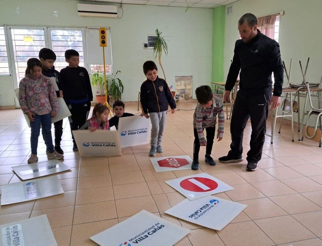 Villa Cañás: Educación vial en el Taller Protegido y en las salas barriales Villa Cañás: Educación vial en el Taller Protegido y en las salas barriales