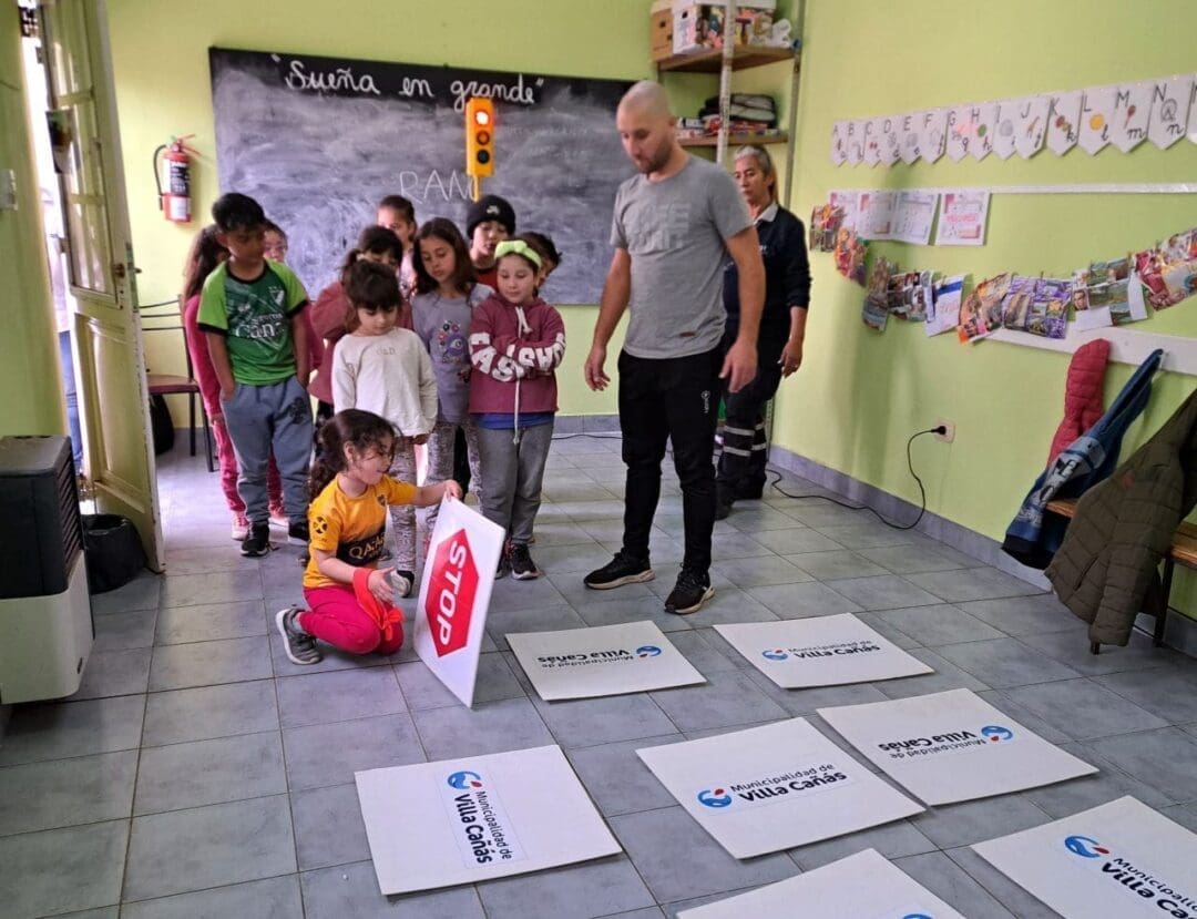 Villa Cañás: Educación vial en el Taller Protegido y en las salas barriales Villa Cañás: Educación vial en el Taller Protegido y en las salas barriales