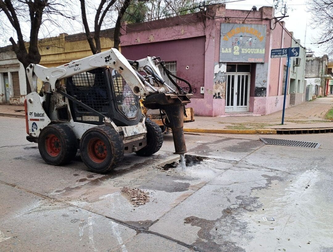 Villa Cañás: El municipio puso en marcha obras de bacheos