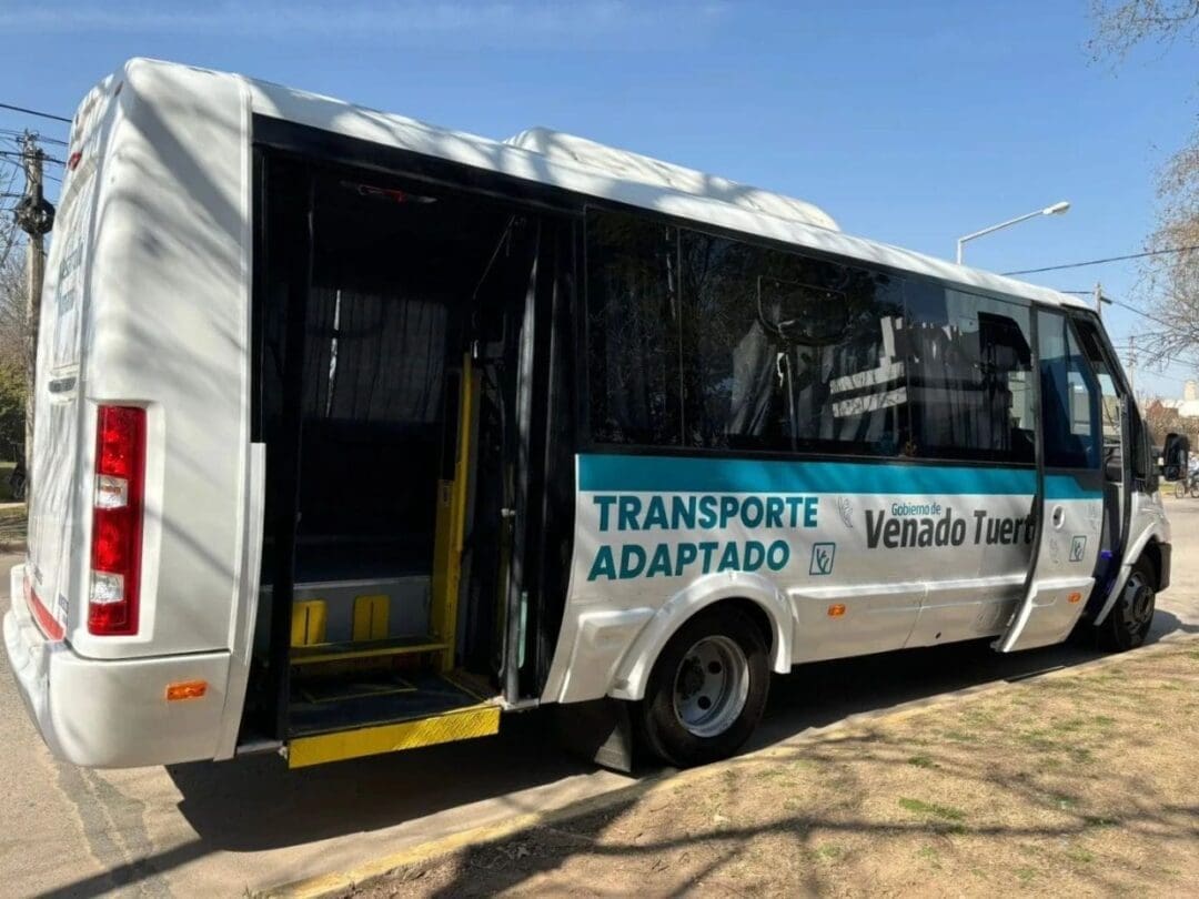 Venado Tuerto: Con recursos propios el municipio sumó un minibus para el traslado de personas con discapacidad Venado Tuerto: Con recursos propios el municipio sumó un minibus para el traslado de personas con discapacidad