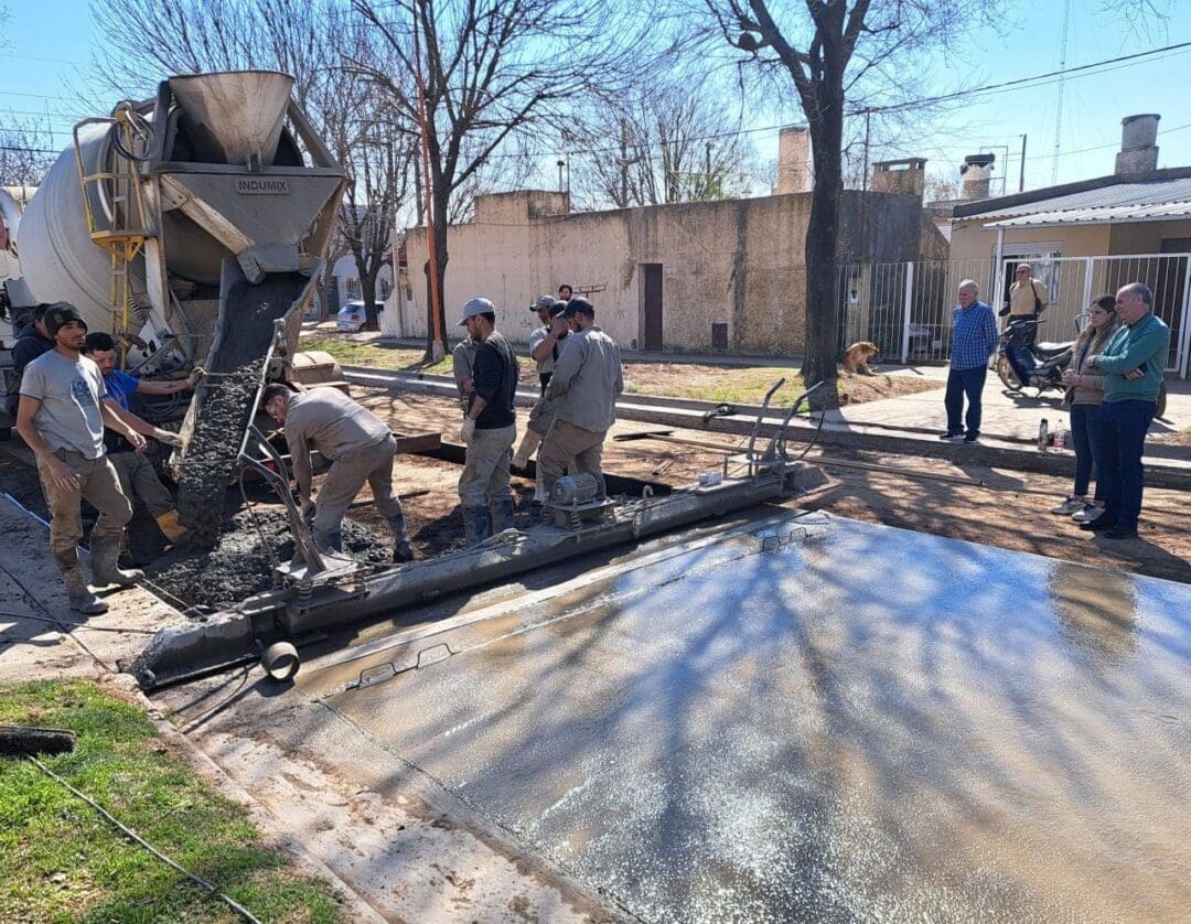 Obras Urbanas en Villa Cañás: Tercera cuadra de pavimento