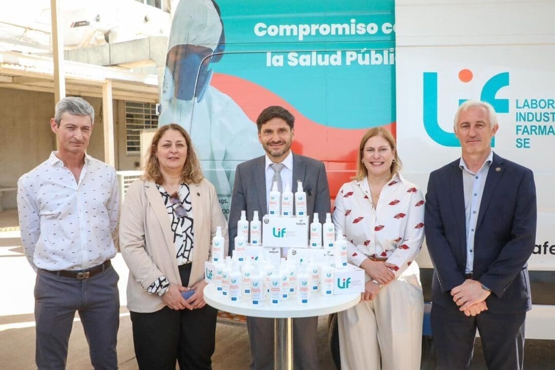 Objetivo Dengue: Pullaro recorrió el LIF, que quintuplicará la producción de repelente