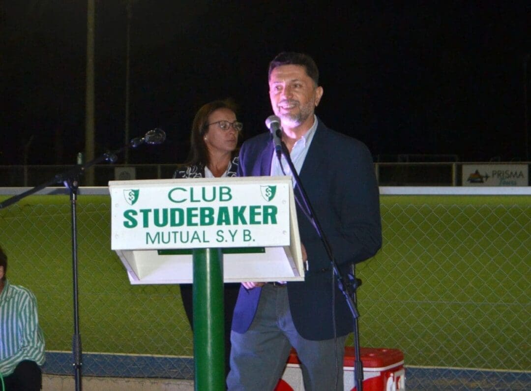 Villa Cañás: Inauguración de la cancha de hockey de Studebaker