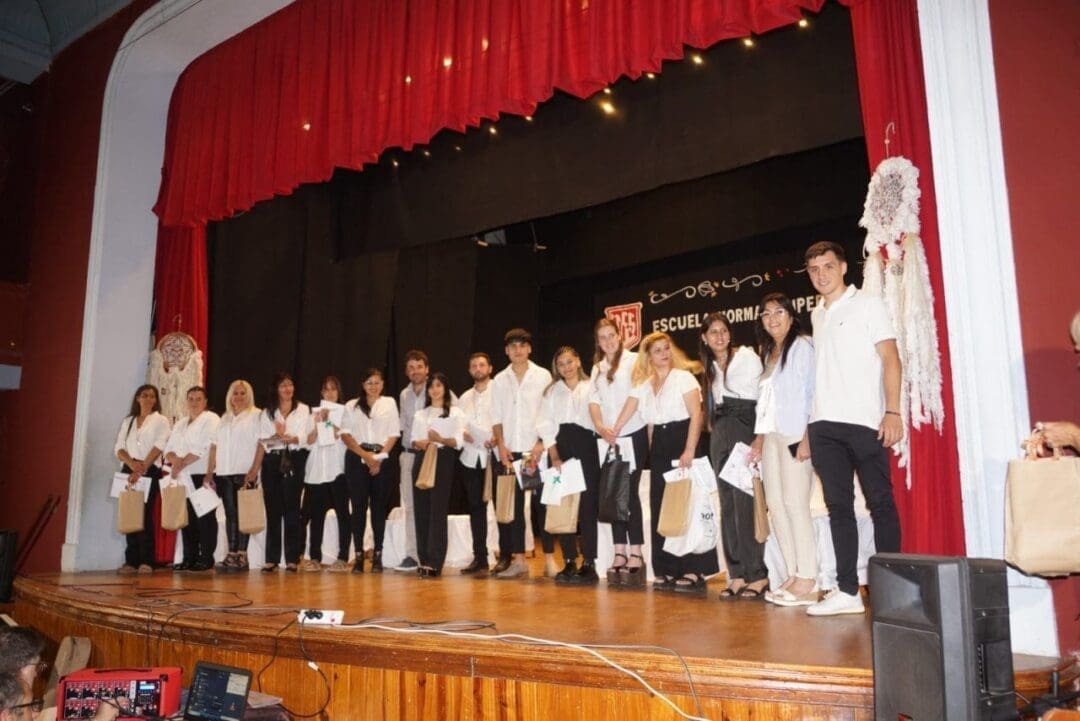 Santa Isabel tuvo su primera promoción de educación superior: Un logro de gestión y compromiso