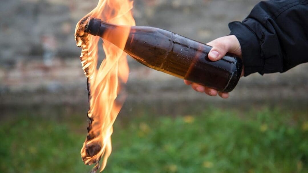 Villa Cañás: Arrestado por arrojar una bomba molotov a un domicilio