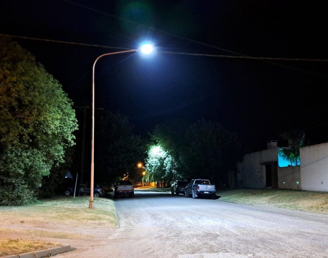 Villa Cañás avanza con la instalación de luces LED en la ciudad