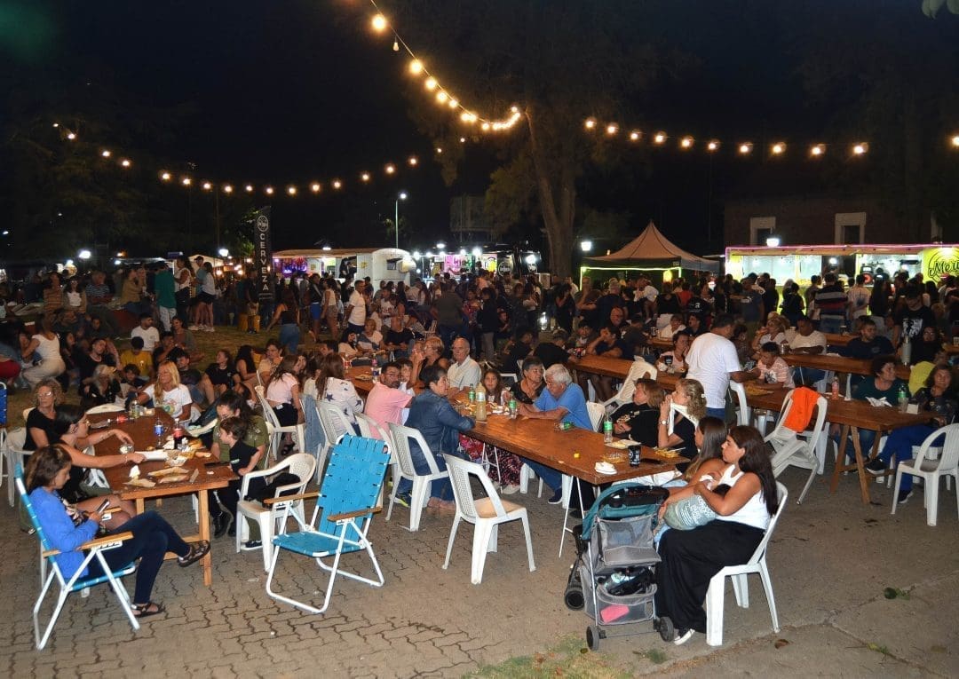 Ni la Lluvia los Detuvo: Noche a Puro Rock en Villa Cañás