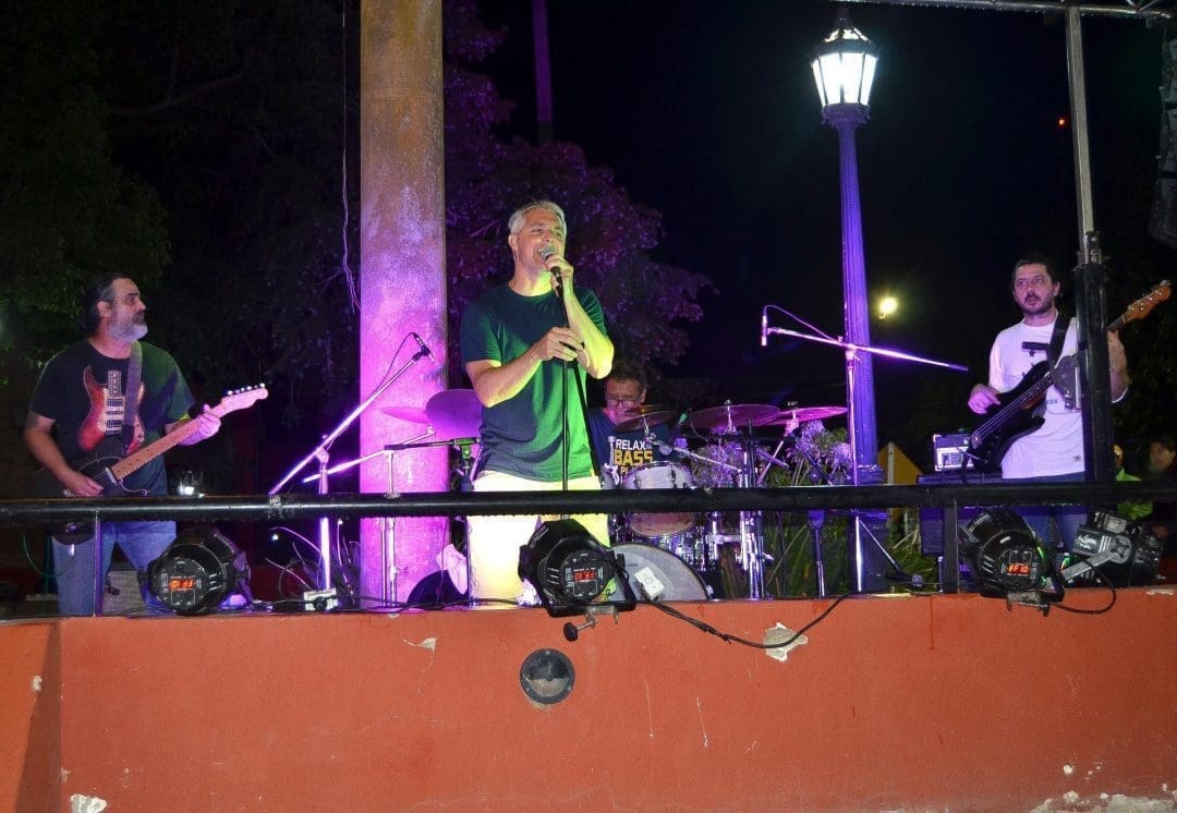 Ni la Lluvia los Detuvo: Noche a Puro Rock en Villa Cañás