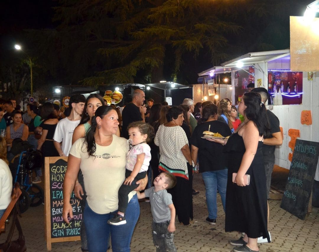 Ni la Lluvia los Detuvo: Noche a Puro Rock en Villa Cañás