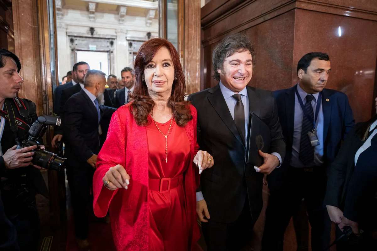 Milei y Cristina Kirchner, con desempeños similares en materia de transparencia en su primer año de gestión
