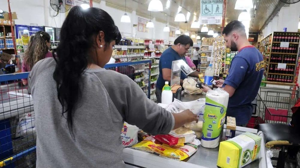 Endeudarse para comer: La nueva rutina de las familias argentinas