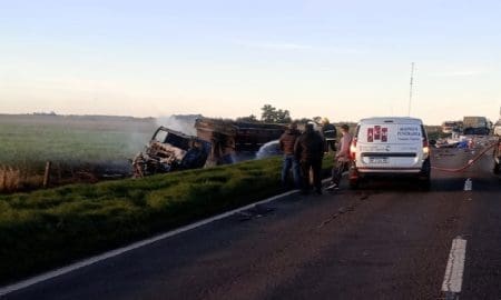 Elortondo: Una ambulancia chocó con un camión, murieron un médico y el chofer