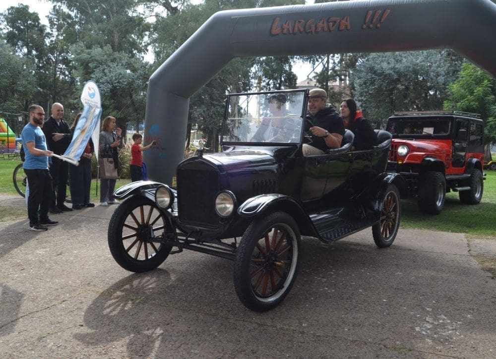Villa Cañás: Quinto encuentro de autos clásicos y antiguos