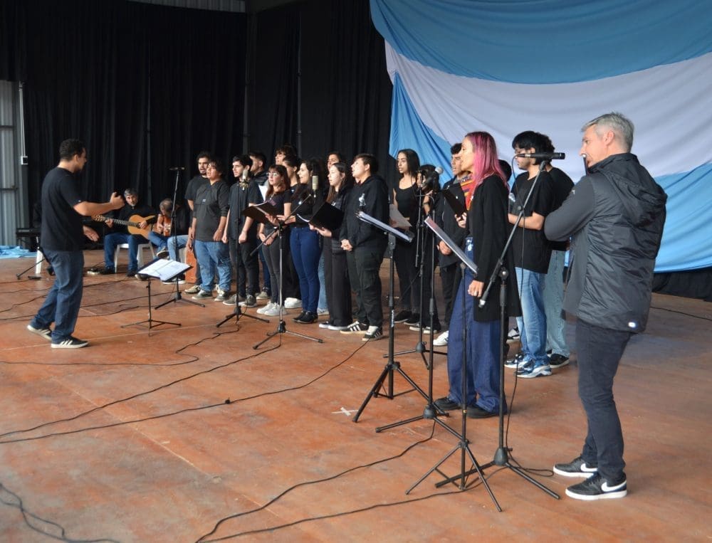 Villa Cañás celebró la Revolución de Mayo y sus 123 Años