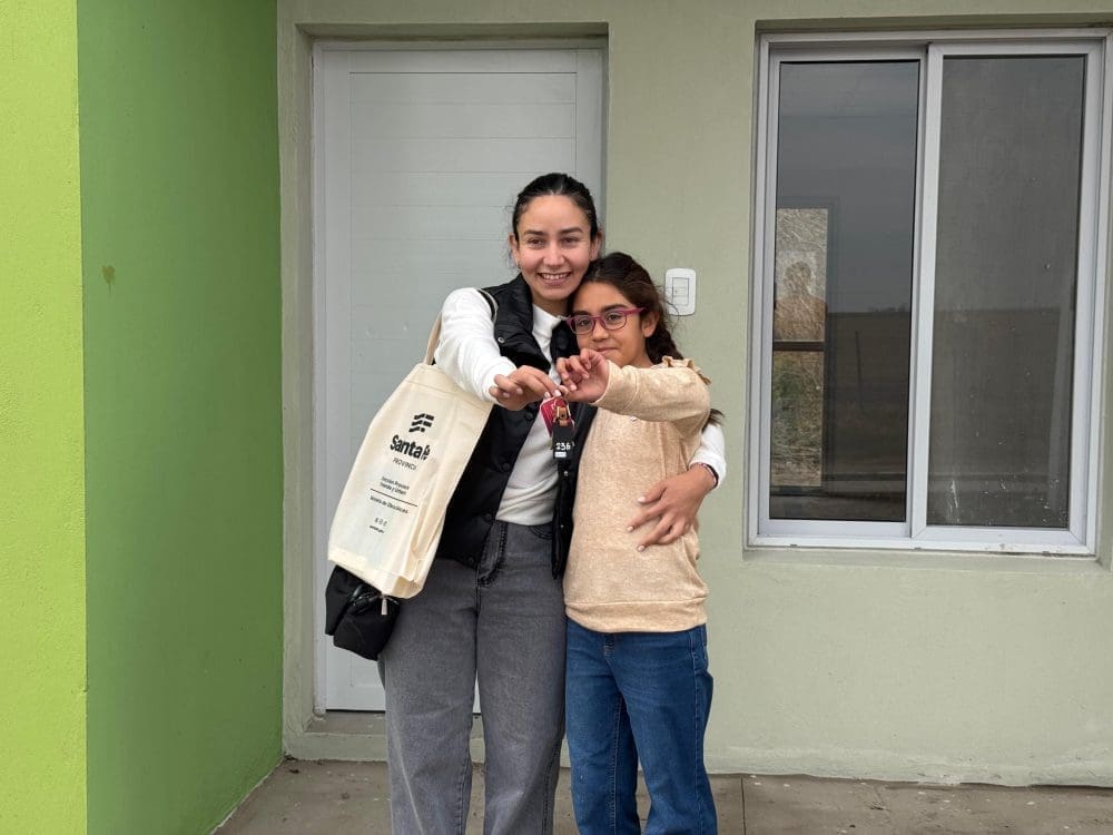 La Chispa: Di Gregorio acompañó la entrega de viviendas La Chispa: Di Gregorio acompañó la entrega de viviendas