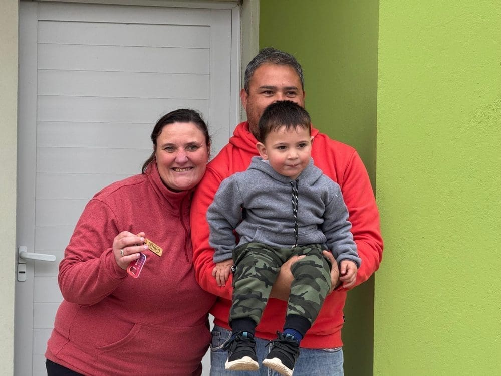 La Chispa: Di Gregorio acompañó la entrega de viviendas La Chispa: Di Gregorio acompañó la entrega de viviendas