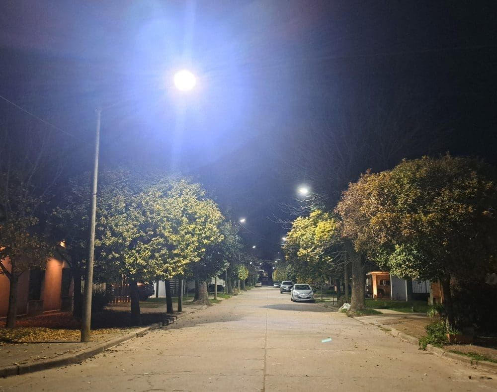Villa Cañás: Comenzó la tercera etapa de colocación de luminarias LEDs