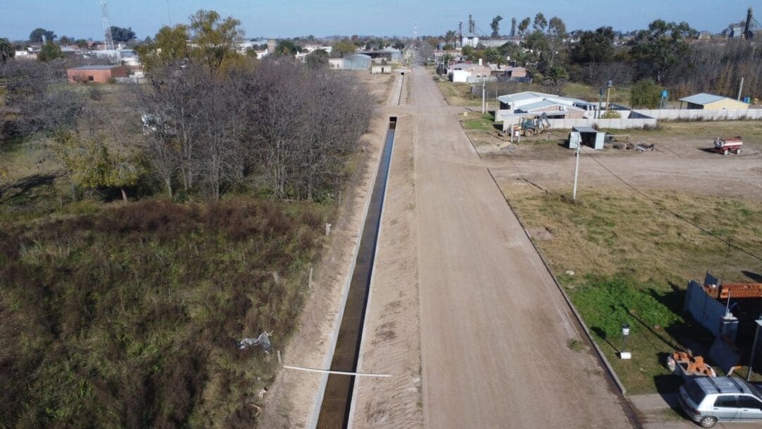 Obra en etapa final: Provincia realiza los últimos trabajos para dejar listos y óptimos los desagües urbanos de Carmen Obra en etapa final: Provincia realiza los últimos trabajos para dejar listos y óptimos los desagües urbanos de Carmen