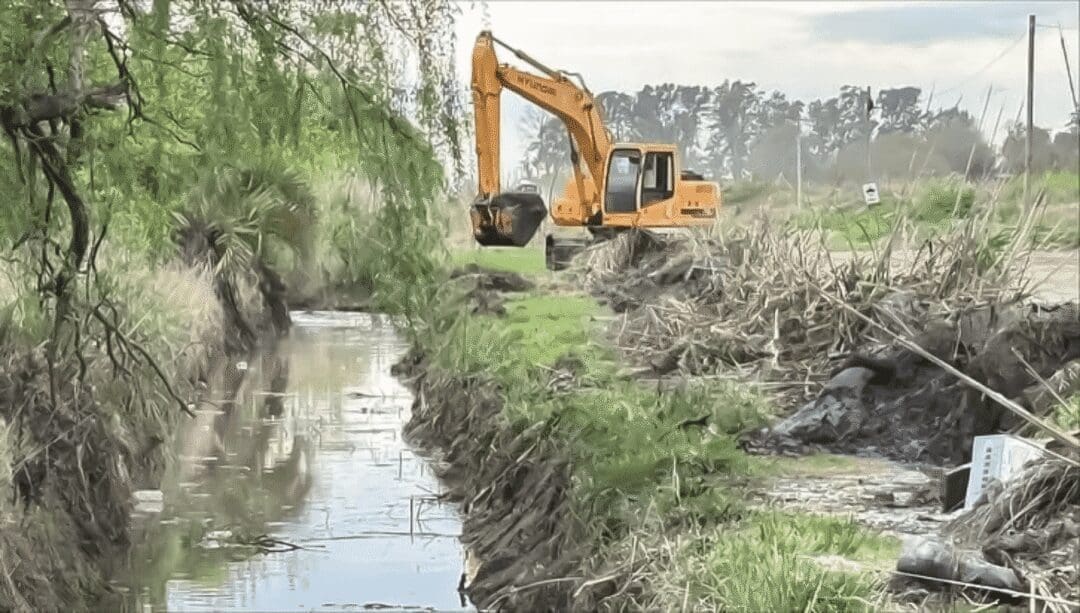 María Teresa: Avanza la limpieza de canales y la reconstrucción de caminos tras la inundación María Teresa: Avanza la limpieza de canales y la reconstrucción de caminos tras la inundación