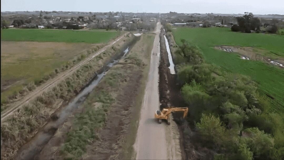 María Teresa: Avanza la limpieza de canales y la reconstrucción de caminos tras la inundación María Teresa: Avanza la limpieza de canales y la reconstrucción de caminos tras la inundación