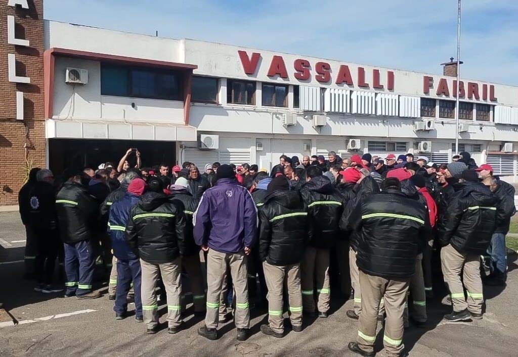 Firmat: Convocan a movilización en apoyo a los trabajadores de Vassalli