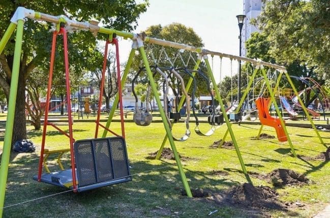Jugando Juntos: Di Gregorio impulsa un programa de juegos inclusivos en las plazas de la región