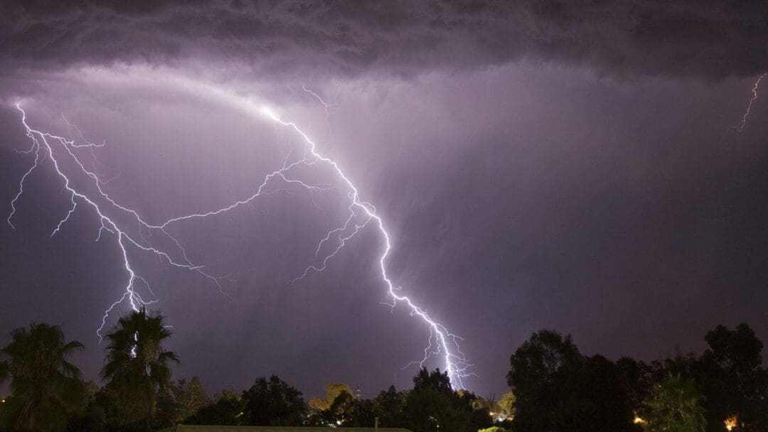 Alertas Naranja y Amarilla: Fuertes tormentas y vientos intensos para este jueves y viernes