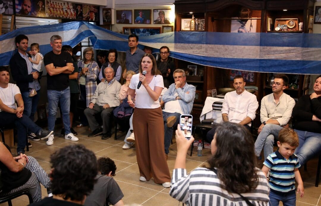 Caren Tepp: No soy la mujer de nadie, quiero ser la diputada de los que hoy más lo necesitan Caren Tepp: No soy la mujer de nadie, quiero ser la diputada de los que hoy más lo necesitan