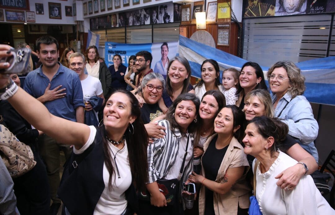 Caren Tepp: No soy la mujer de nadie, quiero ser la diputada de los que hoy más lo necesitan Caren Tepp: No soy la mujer de nadie, quiero ser la diputada de los que hoy más lo necesitan