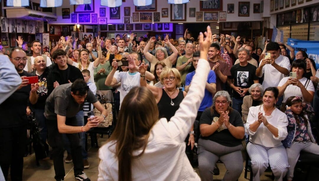 Caren Tepp: No soy la mujer de nadie, quiero ser la diputada de los que hoy más lo necesitan Caren Tepp: No soy la mujer de nadie, quiero ser la diputada de los que hoy más lo necesitan