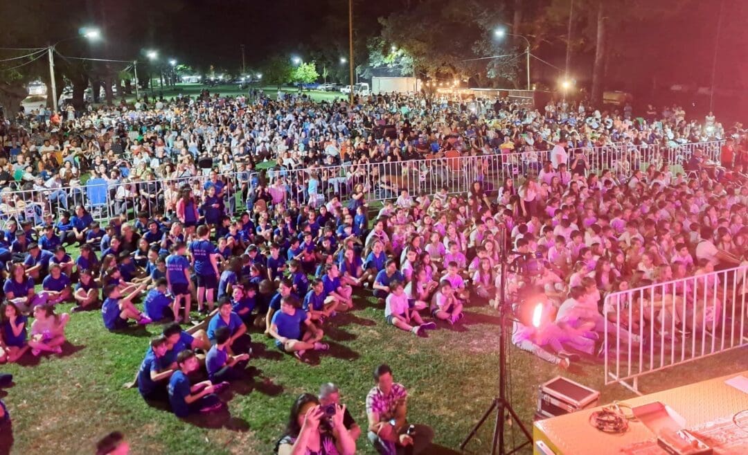 Villa Cañás celebró la segunda edición de Escuelas que Cantan con una noche colmada de música y talento infantil