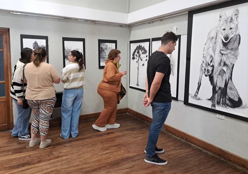 Villa Cañás: Inauguró la muestra de arte “Sentimientos provocados” de Daniel Rasello