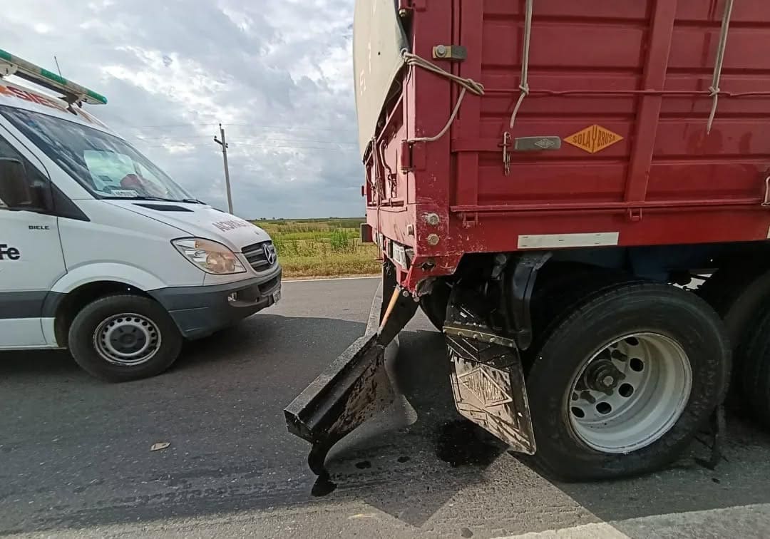 Accidente entre dos camiones en Ruta 33