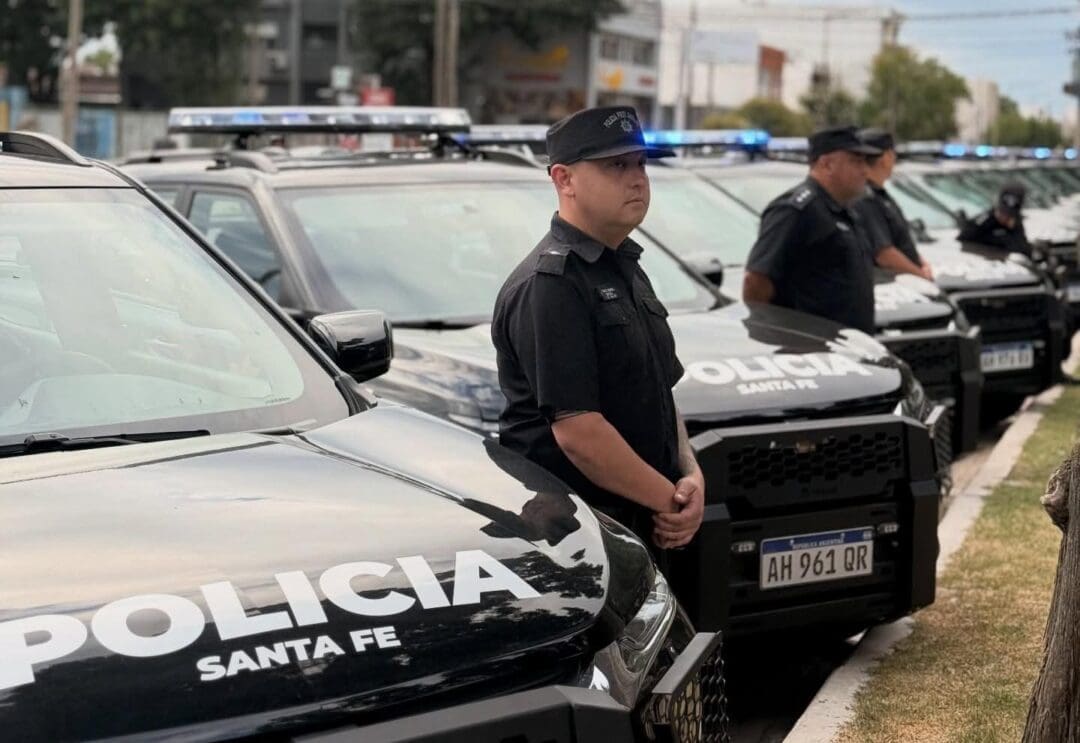 La Provincia entregó 18 nuevas camionetas policiales para el Departamento General López